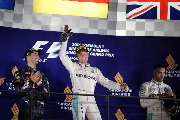 Singapore Grand Prix 15 - 18 September 2016 18.09.2016 - Race, 2nd position Daniel Ricciardo (AUS) Red Bull Racing RB12, Nico Rosberg (GER) Mercedes AMG F1 W07 Hybrid race winner and 3rd position Lewis Hamilton (GBR) Mercedes AMG F1 W07 Hybrid 