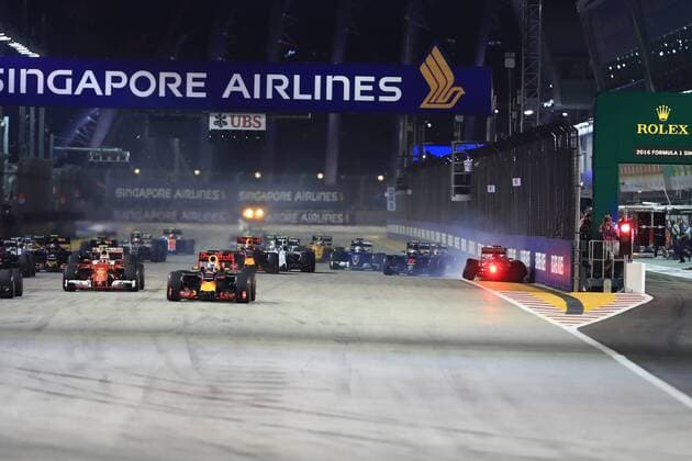 18.09.2016. 17.09.2016. Marina Bay Street Circuit, Singapore. Formula 1 Grand Prix of Singapore, race day. Sahara Force India VJM09 - Nico Hulkenberg crashes into the pit wall during the race start xLeannexBoonx  ActionPlus11791337