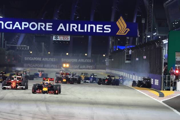 18.09.2016. 17.09.2016. Marina Bay Street Circuit, Singapore. Formula 1 Grand Prix of Singapore, race day. Sahara Force India VJM09 - Nico Hulkenberg crashes into the pit wall during the race start xLeannexBoonx  ActionPlus11791338