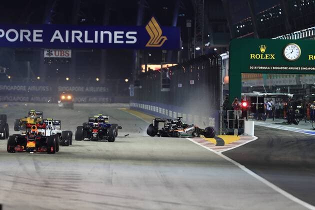 18.09.2016. 17.09.2016. Marina Bay Street Circuit, Singapore. Formula 1 Grand Prix of Singapore, race day. Sahara Force India VJM09 - Nico Hulkenberg crashes into the pit wall during the race start xLeannexBoonx  ActionPlus11791339