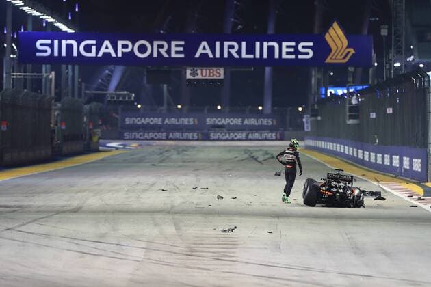 18.09.2016. 17.09.2016. Marina Bay Street Circuit, Singapore. Formula 1 Grand Prix of Singapore, race day. Sahara Force India VJM09 - Nico Hulkenberg crashes into the pit wall during the race start xLeannexBoonx  ActionPlus11791340