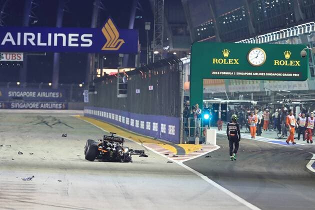 18.09.2016. 17.09.2016. Marina Bay Street Circuit, Singapore. Formula 1 Grand Prix of Singapore, race day. Sahara Force India VJM09 - Nico Hulkenberg crashes into the pit wall during the race start xLeannexBoonx  ActionPlus11791341