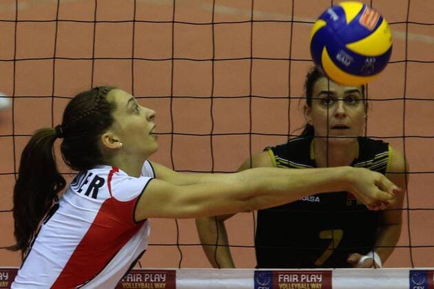 Volleyball, Damen EM Quali, Schweiz - Montenegro 18.09.2016 Sofia(Bulgaria) Switzerland-Montenegro European qualifiers women s volleyball Madlaina Matter(L) Switzerland and Marija Milovic(r) Montenegro :Str 