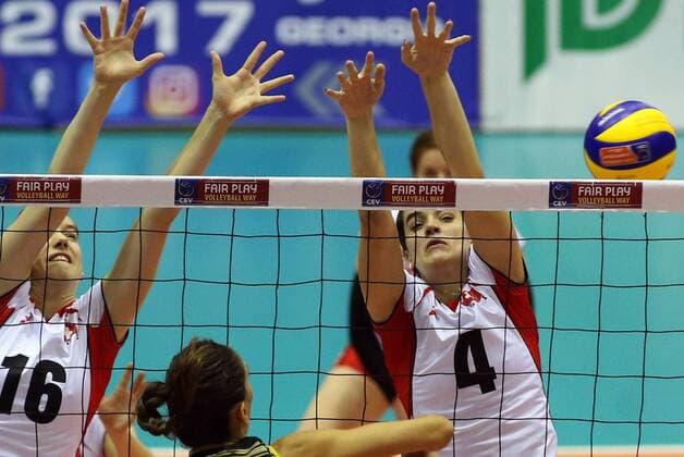 Volleyball, Damen EM Quali, Schweiz - Montenegro 18.09.2016 Sofia(Bulgaria) Switzerland-Montenegro European qualifiers women s volleyball Olivia Wassner(L),Gabi Schottroff(r) Switzerland :Str 
