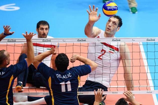 18.09.2016, Rio de Janeiro, Riocentro 6 Paralympische Spiele, Sitzvolleyball, Finale, Iran (IRI) vs. Bosnien-Herzegowina (BIH) Block Sabahudin Delalic ( 11 BIH) - Angriff Morteza Mehrzadselakjani ( 2 IRI)