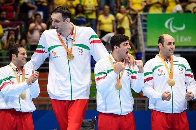 18.09.2016, Rio de Janeiro, Riocentro 6 Paralympische Spiele, Sitzvolleyball, Siegerehrung Mehrzad Mehravan ( 1 IRI), Morteza Mehrzadselakjani ( 2 IRI), Meisam Ali Pour ( 3 IRI), Davoud Alipourian ( 4 IRI) mit Medaille Goldmedaille