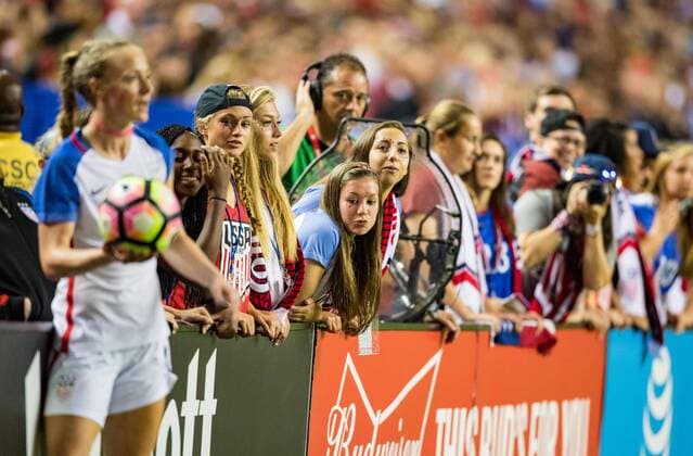 Young fans look on as USWNT D Becky Sauerbrunn (4) throws the ball in during the Women s International Soccer match between the Netherlands and the United States at the Georgia Dome on September 18, 2016 in Atlanta, GA. CSM Soccer 2016: Netherlands vs United States SEP 18 - ZUMAc04_