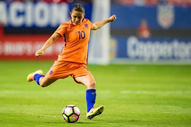 Netherlands M Danielle van de Donk (10) during the Women s International Soccer match between the Netherlands and the United States at the Georgia Dome on September 18, 2016 in Atlanta, GA. CSM Soccer 2016: Netherlands vs United States SEP 18 - ZUMAc04_
