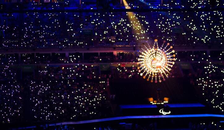 Bilder des Tages - Sport (160919) -- RIO DE JANEIRO, Sept. 18, 2016 -- The Olympic flame is seen during the closing ceremony of the Rio 2016 Paralympic Games at the Maracana Stadium in Rio de Janeiro, Brazil, on Sept. 18, 2016. ) (SP)BRAZIL-RIO DE JANEIRO-PARALYMPICS-CLOSING CEREMONY XiaoxYijiu 