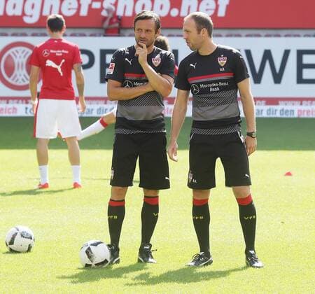1. FC Kaiserslautern - VfB Stuttgart Deutschland, Kaiserslautern, 17.09.2016, Fussball, 2. Bundesliga, Saison 2016 2017, 5. Spieltag, 1. FC Kaiserslautern - VfB Stuttgart (0:1): v.l. Heiko Gerber (Co-Trainer VfB Stuttgart), Andreas Hinkel (Co-Trainer VfB Stuttgart).