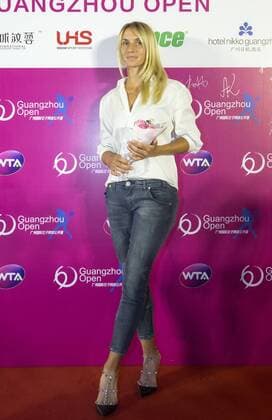 Lesia Tsurenko of Ukraine arrives at the red carpet for the welcome party of the 2016 WTA Tennis Damen Guangzhou Open tennis tournament in Guangzhou city, south China s Guangdong province, 19 September 2016. Tennis stars glam up welcome party for 2016 Guangzhou Open tennis tournament  pbu506491_09