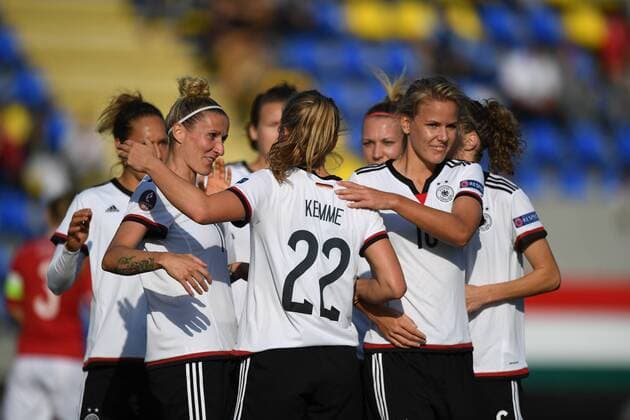 Jubel, Freuen, celebrate, happy, cheer , Goal Celebration Deutschland 0:1 Györ, Ungern, 20.09.2016 - Fussball, Euro 2017 Qualifikation - Frauen - Ungarn - Deutschland, Fussball, Euro 2017 Qualifikation - Frauen - Ungarn - Deutschland, xmkx