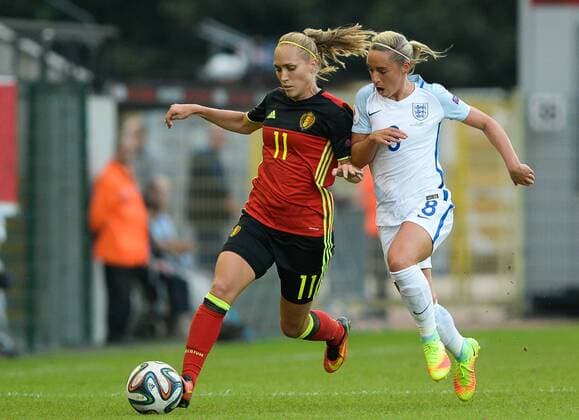 Fußball, Damen, EM Quali, Belgien - England Belgium s Janice Cayman and England s Jordan Nobbs pictured in action during a Euro2017 qualification match between the Red Flames Belgian national women soccer team, and England, Tuesday 20 September 2016 in Leuven. The Red Flames are already qualified for the Uefa Women s Euro 2017 that will take place from July 16th to August 6th in The Netherlands. DAVIDxCATRY  x04936421x
