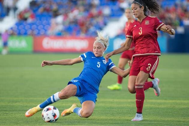 Fußball, Damen, EM Quali, Spanien - Finnland Finland s Emma Koivisto and Spain s Leila Ouahabi during the match of European Women s Championship 2017 at Leganes, between Spain and Finland. September 20, 2016.  (20160920006)
