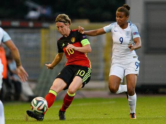 Fußball, Damen, EM Quali, Belgien - England Belgium s Aline Zeler and England s Nikita Parris pictured in action during a Euro2017 qualification match between the Red Flames Belgian national women soccer team, and England, Tuesday 20 September 2016 in Leuven. The Red Flames are already qualified for the Uefa Women s Euro 2017 that will take place from July 16th to August 6th in The Netherlands. DAVIDxCATRY  x04936461x