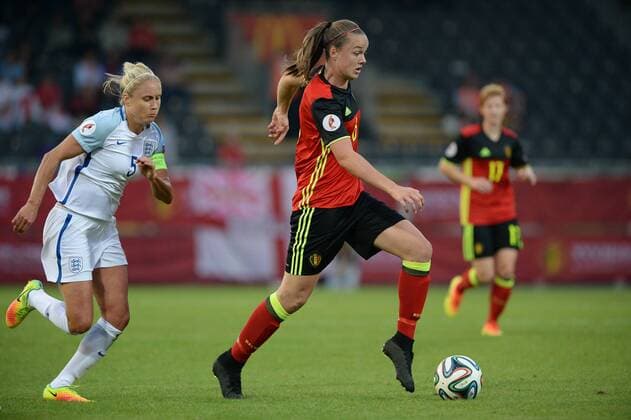 Fußball, Damen, EM Quali, Belgien - England Belgium s Tine De Caigny and England s Stephanie Steph Houghton pictured in action during a Euro2017 qualification match between the Red Flames Belgian national women soccer team, and England, Tuesday 20 September 2016 in Leuven. The Red Flames are already qualified for the Uefa Women s Euro 2017 that will take place from July 16th to August 6th in The Netherlands. DAVIDxCATRY  x04936462x