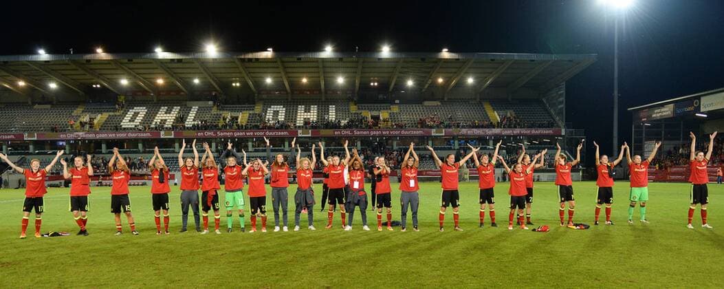 Fußball, Damen, EM Quali, Belgien - England Belgian players celebrate their qualification, despite their 0-2 loss at a Euro2017 qualification match between the Red Flames Belgian national women soccer team, and England, Tuesday 20 September 2016 in Leuven. The Red Flames are already qualified for the Uefa Women s Euro 2017 that will take place from July 16th to August 6th in The Netherlands. DAVIDxCATRY  x04936635x