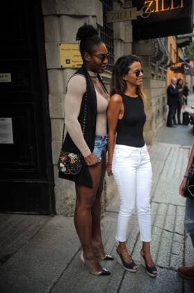 Tennis, Serena Williams unterwegs in Mailand Milan, Serena Williams has lunch with friends in the center Serena Williams, American tennis champion, in Milan for the charity tournament in favor of the foundation of Nole Djokovic, he went to lunch at a downtown restaurant along with two friends. It comes to about 17 and calls for a bit of privacy, security, taking off the photographers, and a platter of salad, ensure that the waiters bring and season immediately. Leaving Serena Williams prefers to call a taxi to avoid being photographed, then he applied for and obtained out of a side door eluding the paparazzi. Copyright: xMimmoxCarrierox