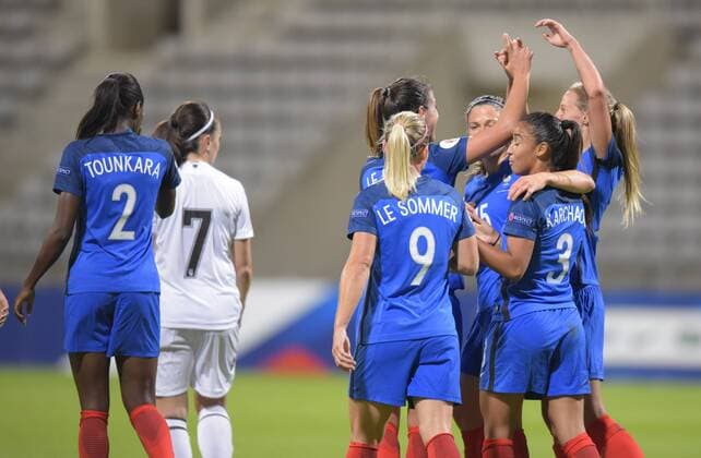 Fußball, Damen EM Quali, Frankreich - Albanien Clarisse Le Bihan ( France ) FOOTBALL : Frankreich vs Albanien - EM Quali Nationalteam Länderspiel Frauen Frauenfußball - Paris - 20 09 2016 FedericoPestellinix 