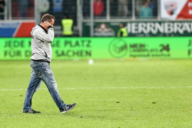 1. Bundesliga - Fußball - FC Ingolstadt 04 - Eintracht Frankfurt - 0:2 - Spiel ist aus, Niederlage Cheftrainer Markus Kauczinski (FCI) geht zum Team 1. BL - FC Ingolstadt 04 Saison 2016 2017 Eintracht Frankfurt