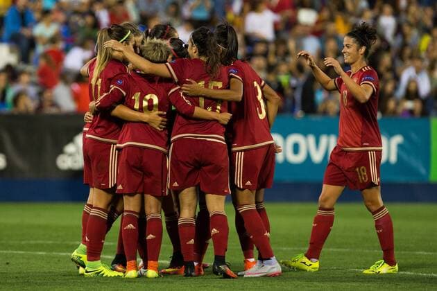 Spain s Irene Paredes Amanda Sampedro during the match of European Women s Championship 2017 at Leganes, between Spain and Finland. September 20, 2016.  (20160920072)