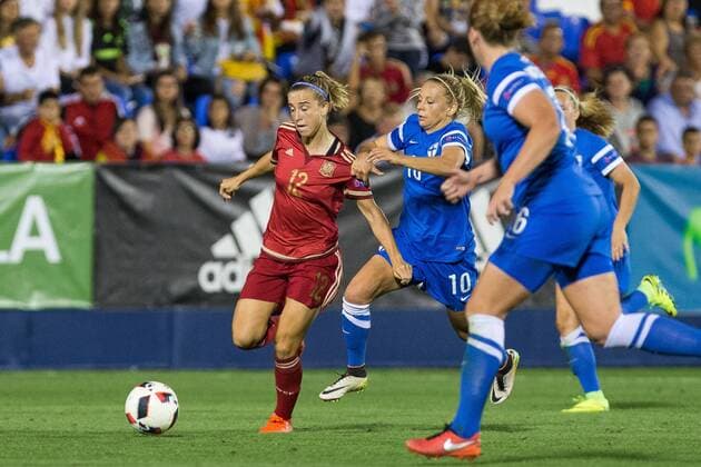 Spain s Barbara Latorre and Finland s Emmi Alanen during the match of European Women s Championship 2017 at Leganes, between Spain and Finland. September 20, 2016.  (20160920117)