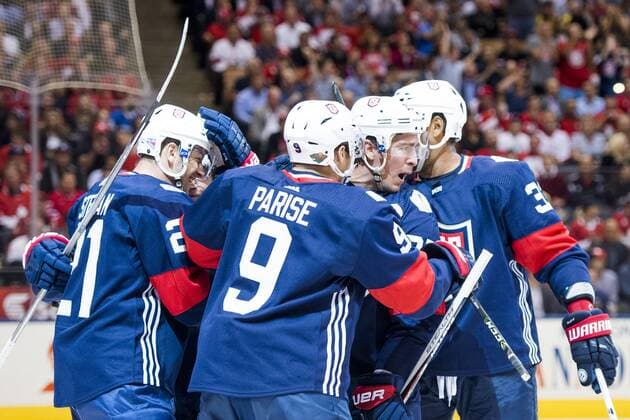 USA s Ryan McDonagh Jubel med lagkamraterna efter han gjort 0-1 Kanada - USA World Cup of Hockey Nationalteam Länderspiel Eishockey Toronto.  Copyright: LUDVIGxTHUNMAN BB160921LT002