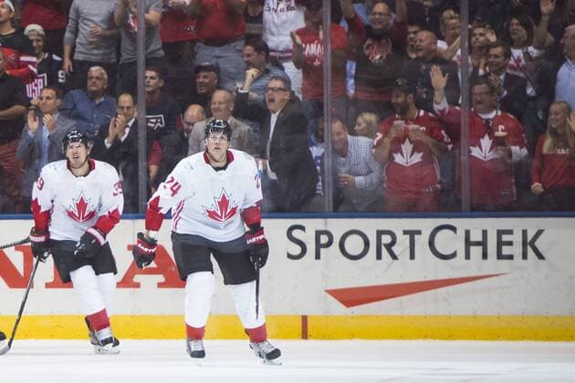 Kanada s Corey Perry efter han gjort 2-1 Kanada - USA World Cup of Hockey Nationalteam Länderspiel Eishockey Toronto.  Copyright: LUDVIGxTHUNMAN BB160921LT003