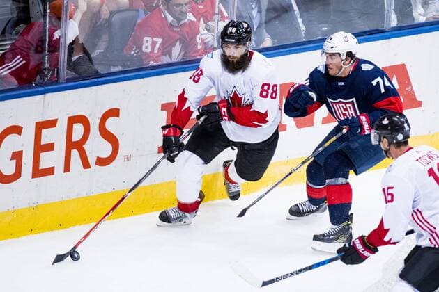 Kanada s Brent Burns och USA s T.J. Oshie Kanada - USA World Cup of Hockey Nationalteam Länderspiel Eishockey Toronto.  Copyright: LUDVIGxTHUNMAN BB160921LT015