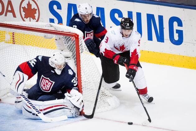 Kanada s Matt Duchene och USA s Keeper Jonathan Quick Kanada - USA World Cup of Hockey Nationalteam Länderspiel Eishockey Toronto.  Copyright: LUDVIGxTHUNMAN BB160921LT020