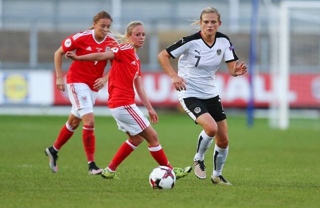 SOCCER - UEFE EURO 2017, women, Quali, WAL vs AUT NEWPORT,WALES,20.SEP.16 - WOMEN SOCCER - UEFA Women s European Championship EM Europameisterschaft 2017, qualification, OEFB international match Länderspiel Wales vs Austria. Image shows Carina Wenninger (AUT). GEPAxpictures xAMAxsports