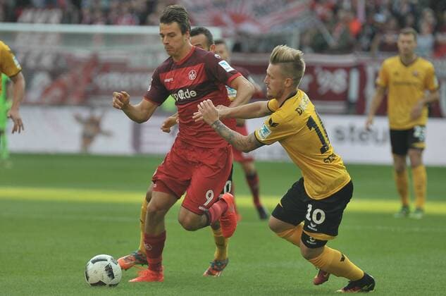 21.09.2016, xtkx, Fussball 2.Bundesliga, 1. FC Kaiserslautern - Dynamo Dresden, emspor, v.l. Lukas Goertler (Kaiserslautern) , Marvin Stefaniak (Dresden) , Kaiserslautern