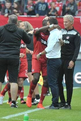 21.09.2016, xtkx, Fussball 2.Bundesliga, 1. FC Kaiserslautern - Dynamo Dresden, emspor, v.l. Zoua Daogari (Kaiserslautern), Tayfun Korkut (Kaiserslautern), Kaiserslautern
