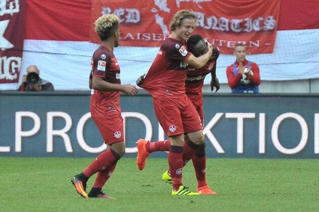 21.09.2016, xtkx, Fussball 2.Bundesliga, 1. FC Kaiserslautern - Dynamo Dresden, emspor, v.l.Philipp Mwene (Kaiserslautern), Alexander Ring (Kaiserslautern) , Zoua Daogari (Kaiserslautern), Kaiserslautern