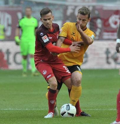 21.09.2016, xtkx, Fussball 2.Bundesliga, 1. FC Kaiserslautern - Dynamo Dresden, emspor, v.l. Zoltan Stieber (Kaiserslautern), Manuel Konrad (Dresden) , Kaiserslautern