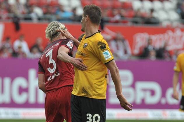 21.09.2016, xtkx, Fussball 2.Bundesliga, 1. FC Kaiserslautern - Dynamo Dresden, emspor, v.l. Tim Heubach (Kaiserslautern) , Stefan Kutschke (Dresden) , Kaiserslautern