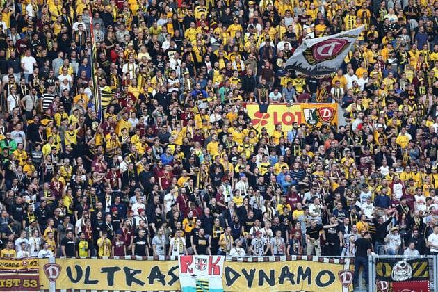 Fanblock von Dresden, 1.FC Kaiserslautern vs SG Dynamo Dresden, Fussball, 2. Bundesliga, 21.09.2016, Foto Neis Eibner Kaiserslautern Copyright: xNeisx Eibner-Pressefotox EP_ans