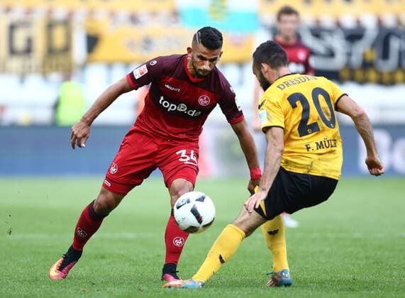 Naser Aliji (1.FC Kaiserslautern) im Zweikamp mit Fabia Mueller (SG Dynamo Dresden), 1.FC Kaiserslautern vs SG Dynamo Dresden, Fussball, 2. Bundesliga, 21.09.2016, Foto Neis Eibner Kaiserslautern Copyright: xNeisx Eibner-Pressefotox EP_ans