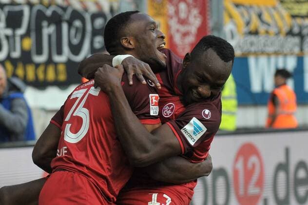 21.09.2016, xtkx, Fussball 2.Bundesliga, 1. FC Kaiserslautern - Dynamo Dresden, emspor, v.l. Osayamen Osawe (Kaiserslutern) , Zoua Daogari (Kaiserslautern), Kaiserslautern
