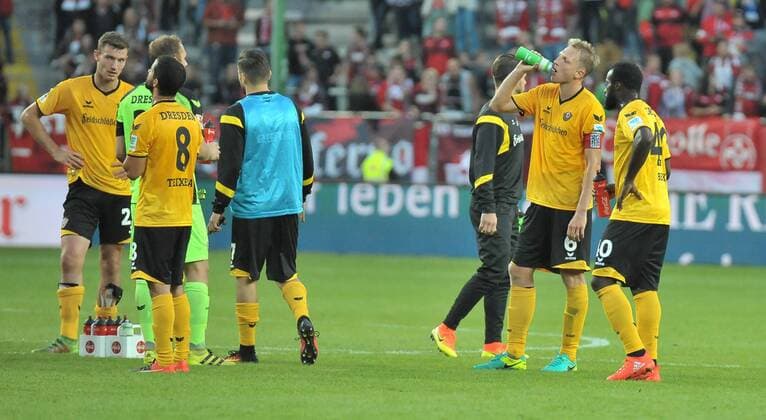 21.09.2016, xtkx, Fussball 2.Bundesliga, 1. FC Kaiserslautern - Dynamo Dresden, emspor, v.l. dd08 , Marco Hartmann (Dresden) , Erich Berko (Dresden) , Kaiserslautern