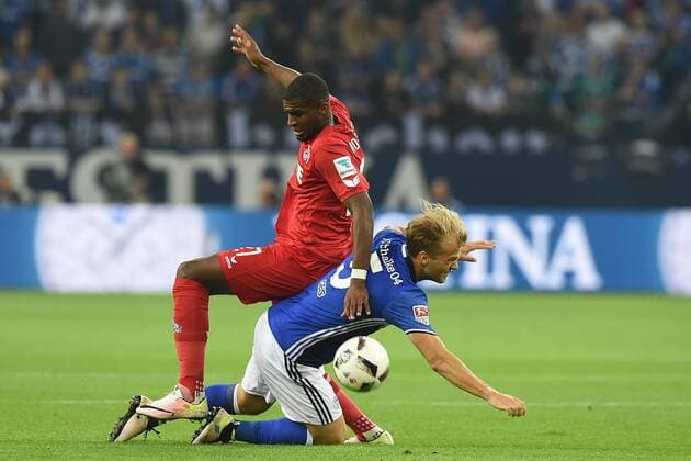 Fußball 1. Bundesliga 4. Spieltag Schalke 04 - 1. FC Köln am 21.09.2016 in der Veltins Arena in Gelsenkirchen Anthony Modeste ( Köln ), links - Johannes Geis ( Schalke ), rechts xRx