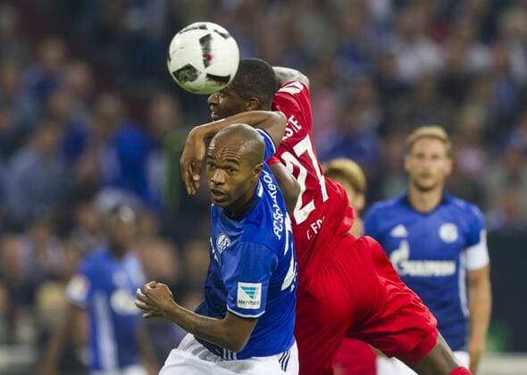 21.09.2016, Köln, Deutschland, 1.Fussball Bundesliga - Saison 2016 2017, FC Schalke 04 - 1.FC Köln, Kölsn Anthony Modeste gegen Schalkes Naldo