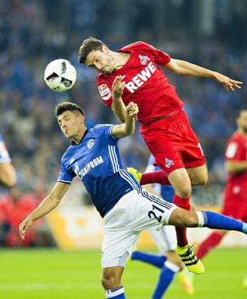 Gelsenkirchen, 21.09.2016, Veltins Arena, Fußball Alessandro Schöpf (S04), Jonas Hector (Koeln) FC Schalke 04 - 1. FC Köln
