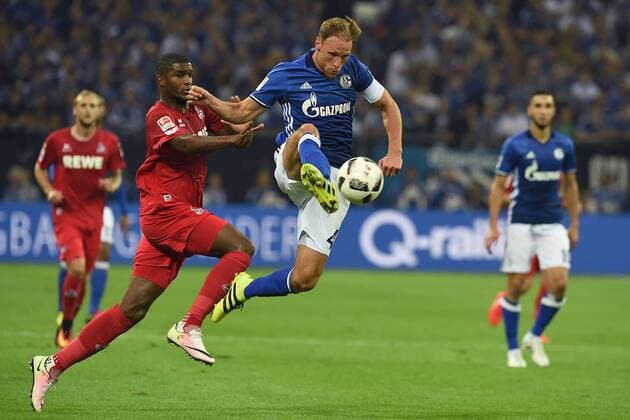 Fußball 1. Bundesliga 4. Spieltag Schalke 04 - 1. FC Köln am 21.09.2016 in der Veltins Arena in Gelsenkirchen Anthony Modeste ( Köln ), links - Benedikt Höwedes ( Schalke ), rechts xRx