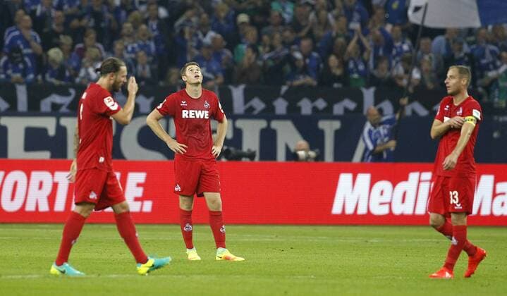 Schalke, Veltins-Arena, 21.09.16: Dominique Heintz (1.FC Köln) (M), Marco Höger (1.FC Köln) (L) und Matthias Lehmann (1.FC Köln) enttäuscht im Spiel der 1. Bundesliga zwischen FC Schalke 04 vs. 1.FC Köln in der Saison 2016 2017.