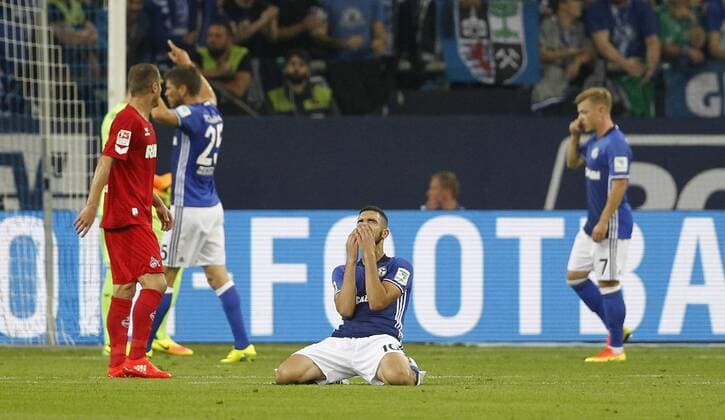 Schalke, Veltins-Arena, 21.09.16: Nabil Bentaleb (FC Schalke 04) enttäuscht nach einer vergbenen Chance im Spiel der 1. Bundesliga zwischen FC Schalke 04 vs. 1.FC Köln in der Saison 2016 2017.