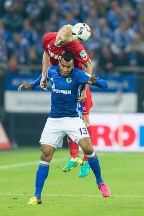 Gelsenkirchen, Germany 09.09.2016, 1.Bundesliga 4. Spieltag, FC Schalke 04 - 1.FC Koeln, Frederik Soerensen (Koeln) gegen Eric Maxim CHOUPO-MOTING (S04) ( DeFodi001