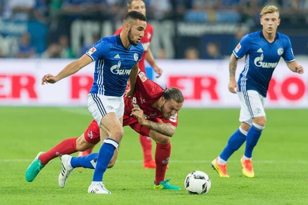 Gelsenkirchen, Germany 09.09.2016, 1.Bundesliga 4. Spieltag, FC Schalke 04 - 1.FC Koeln, Nabil Bentaleb (S04) gegen Marco Hoeger (Koeln) ( DeFodi001