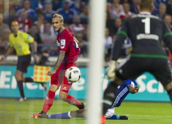 21.09.2016, Köln, Deutschland, 1.Fussball Bundesliga - Saison 2016 2017, FC Schalke 04 - 1.FC Köln, Kölns Marcel Risse gegen Schalkes Ralf Fährmann