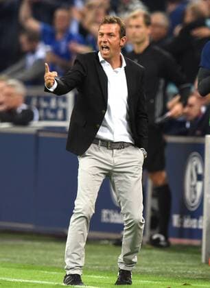 FC Schalke 04 - 1. FC Köln 21.09.2016 in Gelsenkirchen. Trainer Markus Weinzierl (S04) am Spielfeldrand. HM